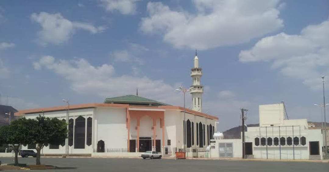 أحد المساجد المعروفة في ظهران الجنوب